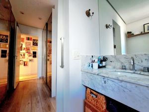 Image 21 - 885975