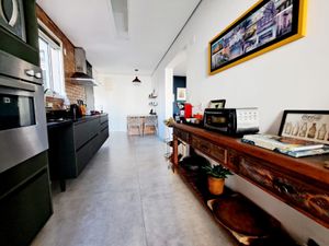 Image 29 - 885975