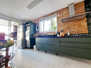 Image 27 - 885975