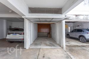 Image 21 - 885985