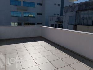 Image 17 - 885986