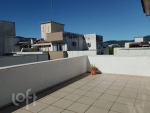 Image 18 - 885986