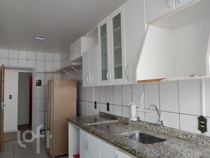 Image 5 - 885986