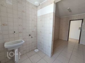 Image 8 - 885988