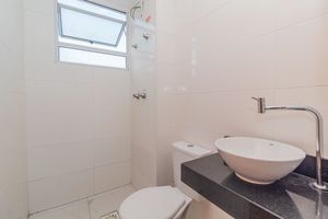 Image 13 - 885991