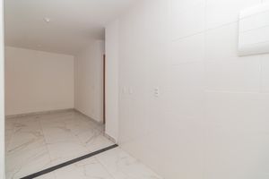 Image 15 - 885991