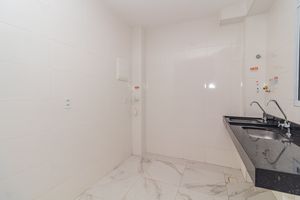 Image 17 - 885991