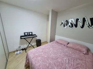Image 9 - 885994