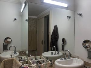 Image 19 - 885995