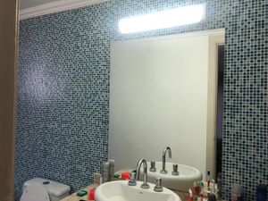 Image 18 - 885995