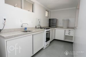 Image 26 - 886021