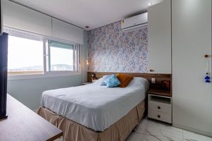 Image 9 - 886033