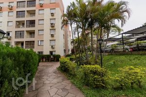 Image 10 - 886040