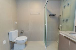 Image 9 - 886047