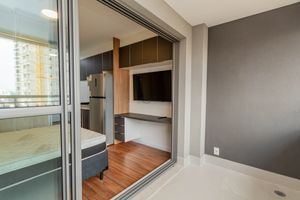 Image 4 - 886047