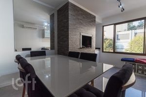 Image 19 - 886055