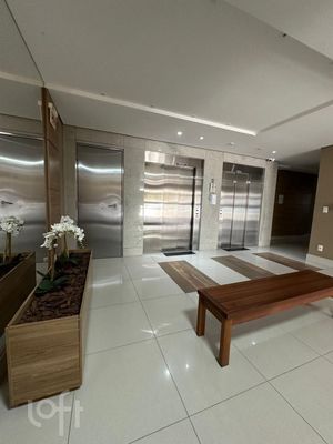 Image 19 - 886057