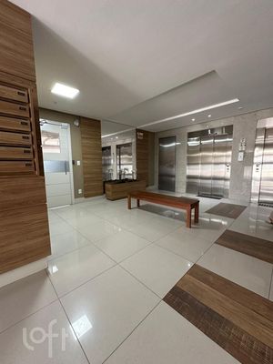 Image 21 - 886057