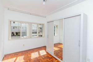 Image 30 - 886059