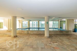Image 38 - 886071