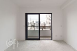 Image 1 - 886075