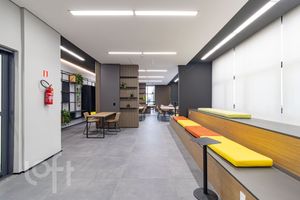 Image 10 - 886075