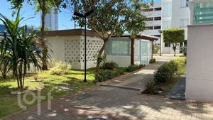 Image 22 - 886107
