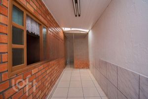 Image 18 - 886110