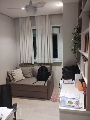 Image 9 - 886116