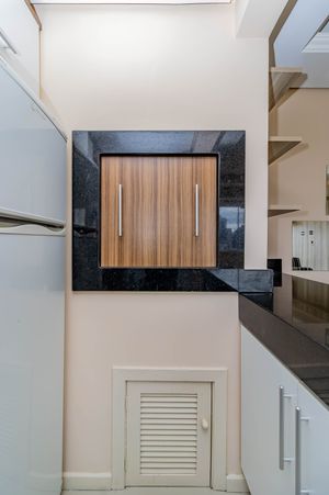 Image 15 - 886122