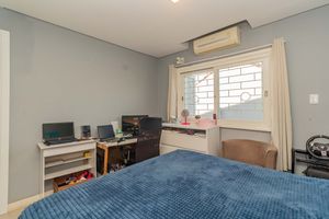 Image 10 - 886127
