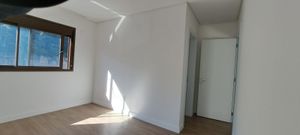 Image 5 - 886130