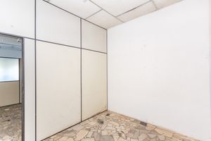 Image 37 - 886131