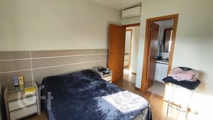 Image 17 - 886137