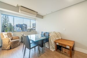 Image 1 - 886138