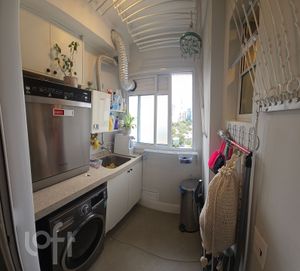 Image 10 - 886144