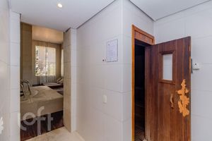 Image 16 - 886152