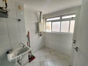 Image 10 - 886157