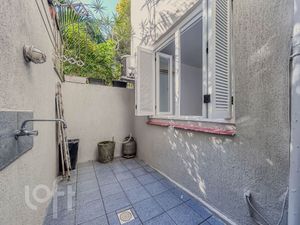 Image 20 - 886161