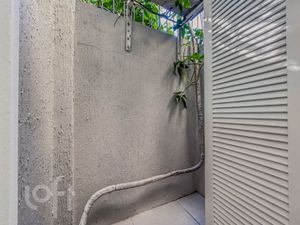 Image 4 - 886161