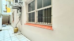 Image 15 - 886178