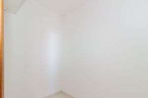 Image 35 - 886181