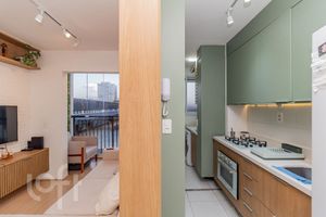 Image 6 - 886185