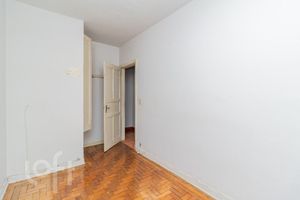 Image 11 - 886188