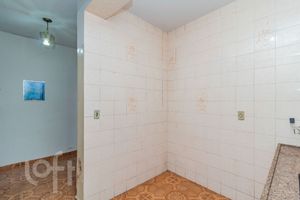 Image 1 - 886188