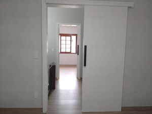 Image 17 - 886190
