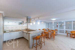Image 21 - 886195