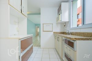 Image 13 - 886195