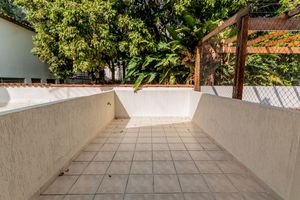 Image 12 - 886197