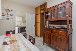 Image 21 - 886197